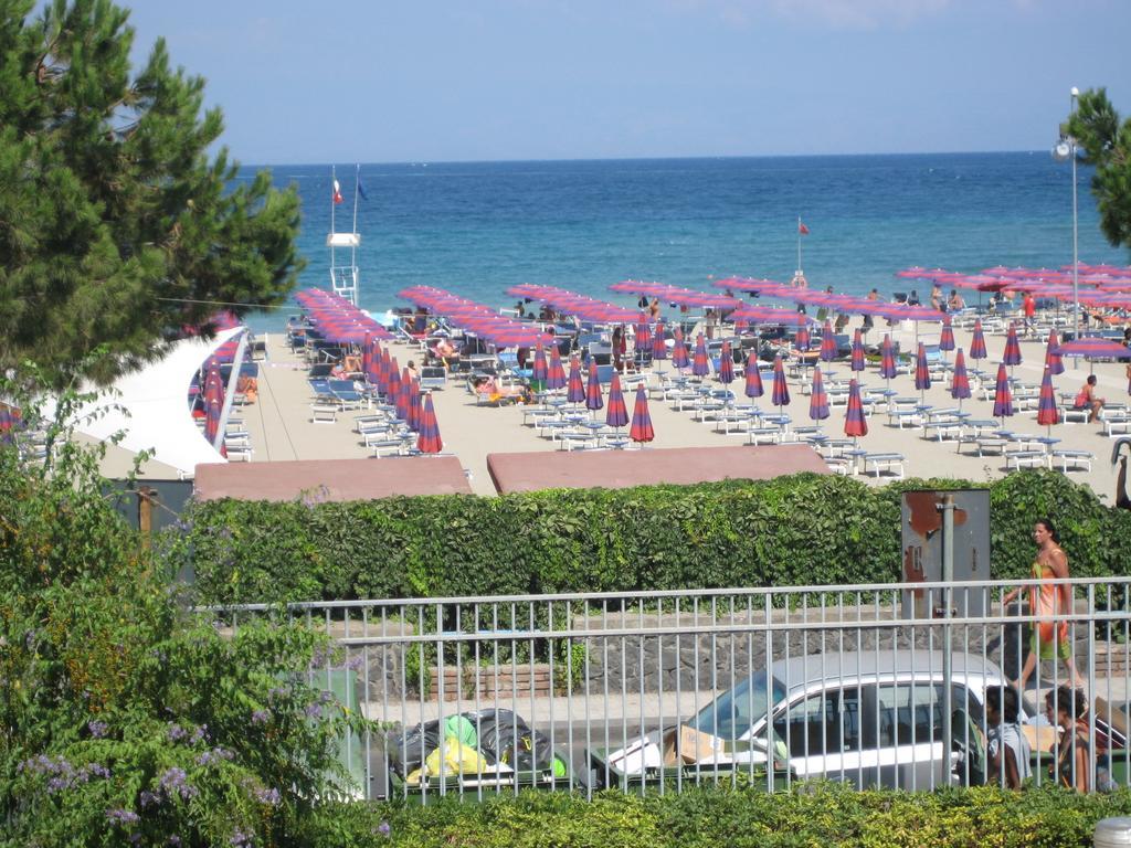 B&B Baia Delle Sirene Giardini-Naxos Habitación foto