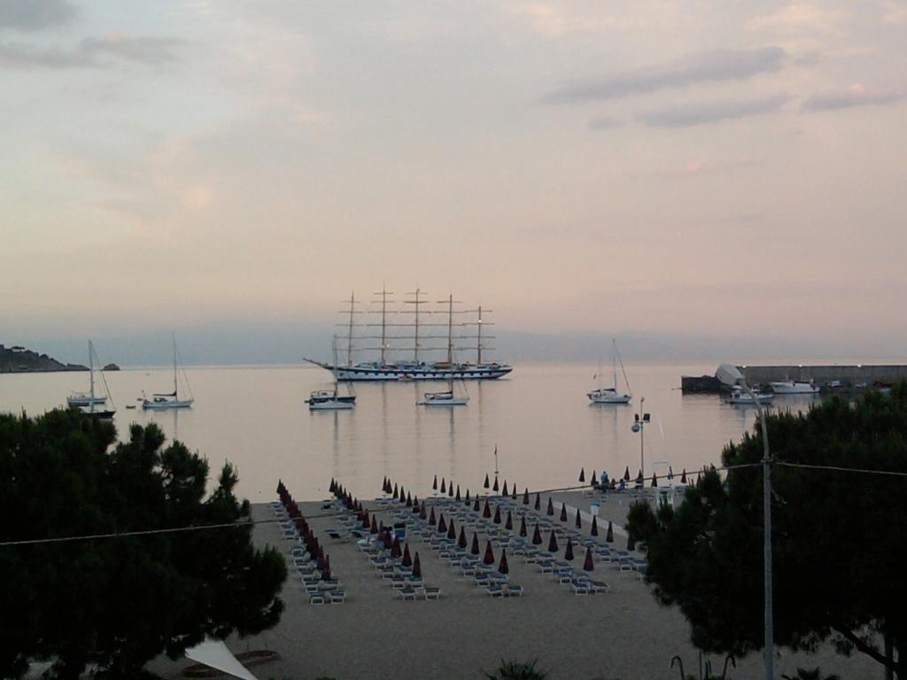 B&B Baia Delle Sirene Giardini-Naxos Exterior foto