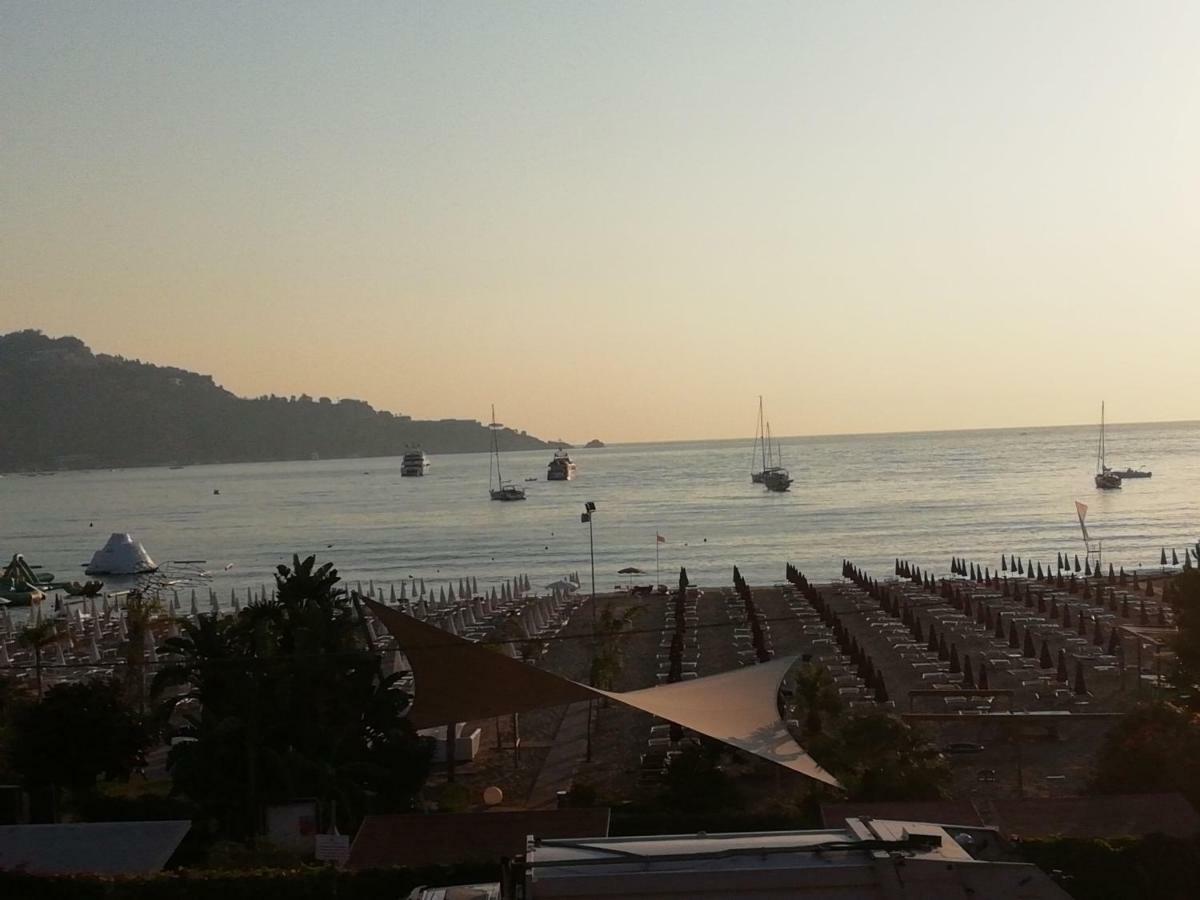 B&B Baia Delle Sirene Giardini-Naxos Exterior foto